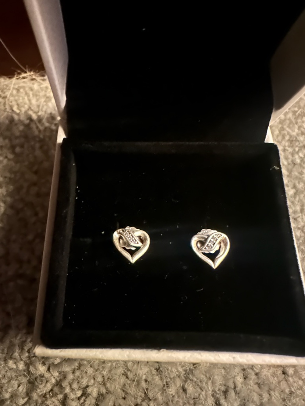 PANDORA Ribbon of Love Stud Earrings - Picture 2 of 9